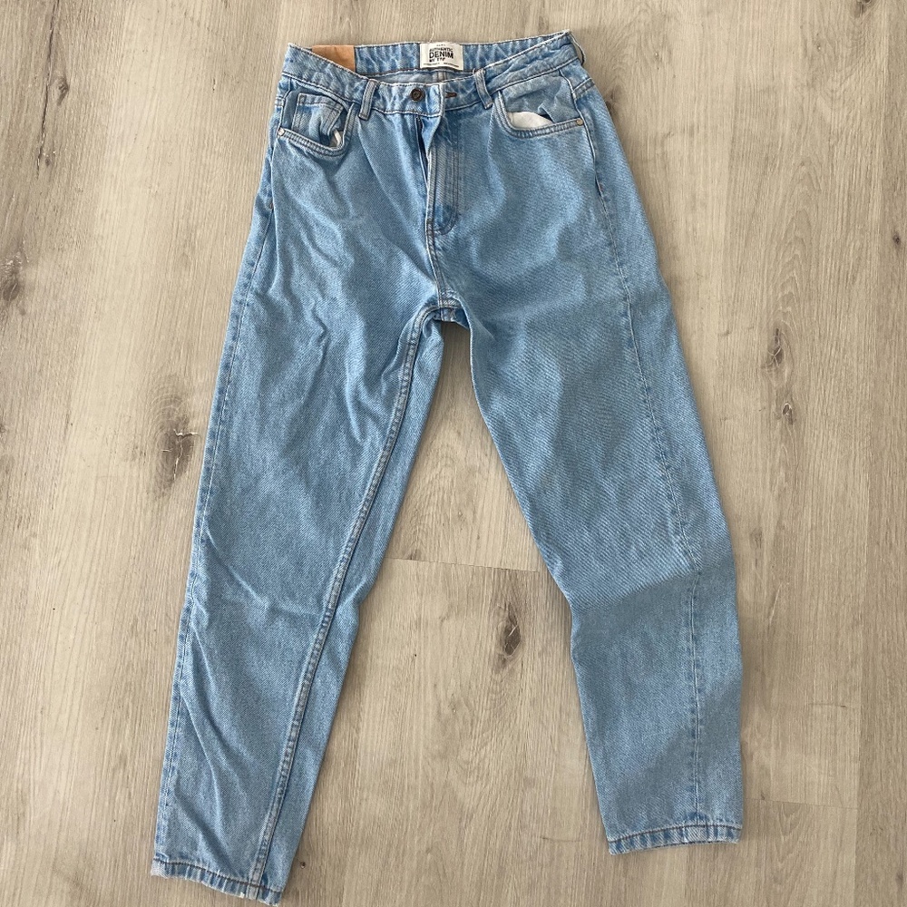 Zara High Waisted Light Blue Wash Jeans Size 4